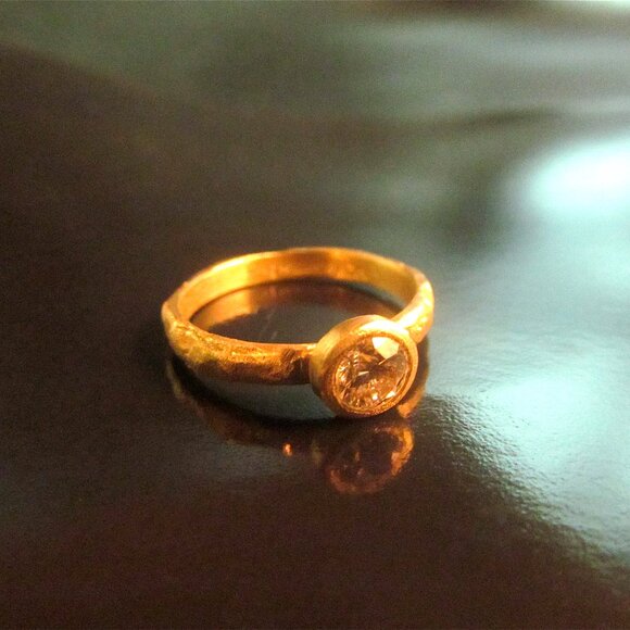 Engagement ring. 14K Yellow gold ring with 0.25ct' Diamond. very unique ring. - Picture 2 of 14